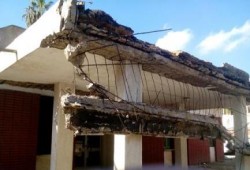 بالصور..فضائح الإهمال الانقلابي: انهيار أجزاء خرسانية من سقف وواجهة مركز طبي عام كفر الشيخ