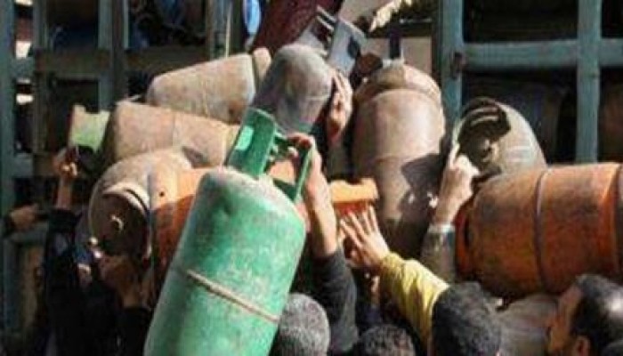 أهالي قرية بالقليوبية يستولون على "حمولة أنابيب" بعد قطع طريق "القاهرة-القناطر"