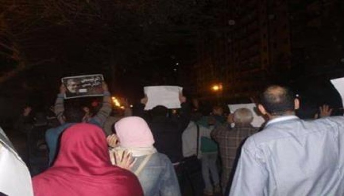 معارضو الانقلاب بالقصر العيني يفاجئون الأمن بمسيرة على أعتاب "ميدان التحرير"