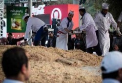 صدق أو لا تصدق ( تخلف الانقلابيين )  .. مصر تدخل موسوعة "جينيس" بأكبر طبق كشري !