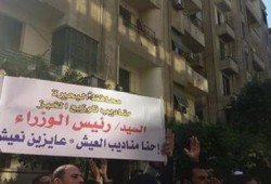 فض وقفة عمال المخابز وسط هتافات "الحكومة فين الغلابة أهم"