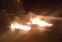 ردا على حكومة الفشل والغلاء: أهالي شبرا يمنعون مرور السيارات على الدائري ويسيطرون عليه