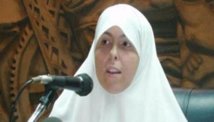 عائشة الشاطر : "الواد الحسيني اتفضح بره وجوه" !