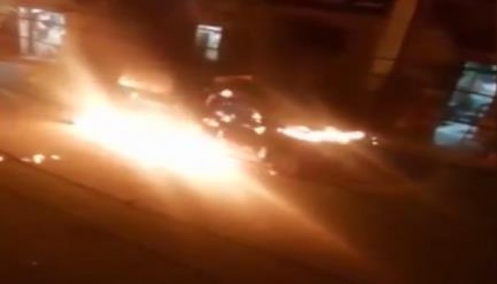 للمرة الثالثة خلال يومين: إستهداف مركبة شرطة بمدينة المنيا وإحراقها بالكامل