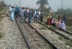 نحس الانقلاب: فتاة تتحول لأشلاء تحت قطار سمالوط.