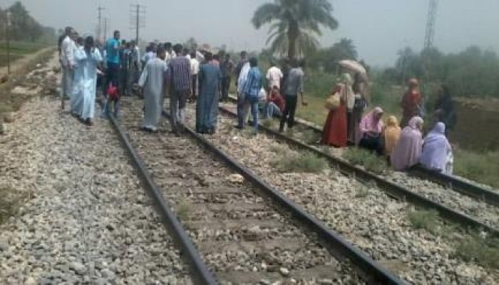 نحس الانقلاب: فتاة تتحول لأشلاء تحت قطار سمالوط.