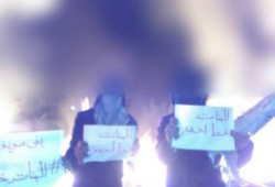 مجهولون يلتقطون "سيلفي" أثناء إحراق منزل محافظ بني سويف ومجمع المحاكم