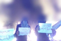 مجهولون يلتقطون "سيلفي" أثناء إحراق منزل محافظ بني سويف ومجمع المحاكم