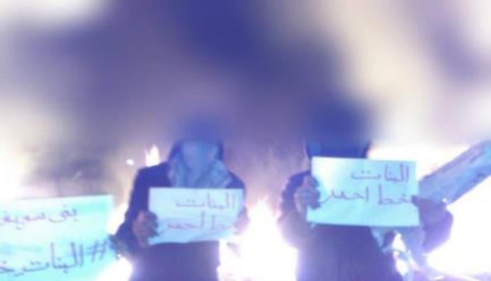 مجهولون يلتقطون "سيلفي" أثناء إحراق منزل محافظ بني سويف ومجمع المحاكم