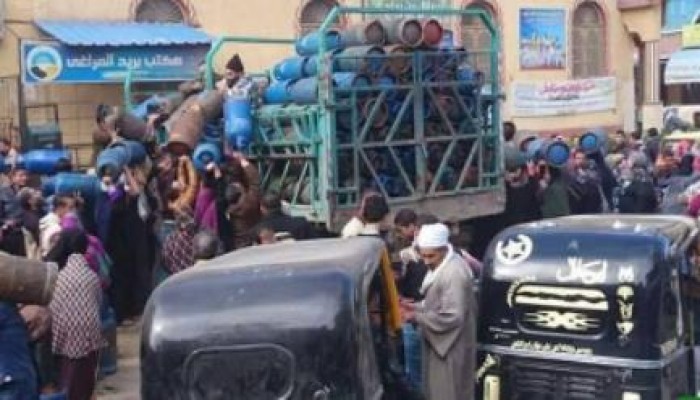 الأهالي يكذّبون حكومة الانقلاب.. لا يوجد اسطوانات غاز