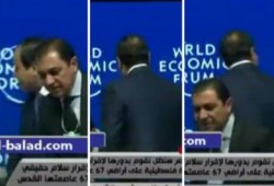 بالفيديو.. السيسي "يلتفت" حول نفسه بشكل غريب في منتدى دافوس