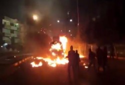 ببسالة منقطعة النظير: ثوار المنوفية يواجهون مدرعة اعتدت عليهم ويحرقونها بالكامل (فيديو)