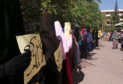 وقفة لطالبات جامعة أسوان تدعو للاصطفاف في انتفاضة الغد