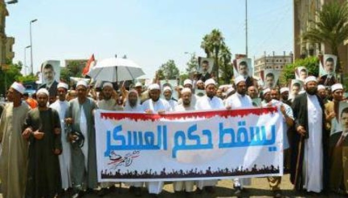 "علماء ضد الانقلاب" تحيي الشعب المصري وتطالب الجيش والشرطة بالانسحاب من الميادين (بيان)