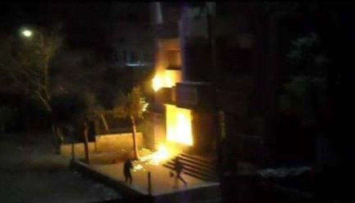 بالصور ..حركة "حقوق الشهداء" تحرق سنترال المرج