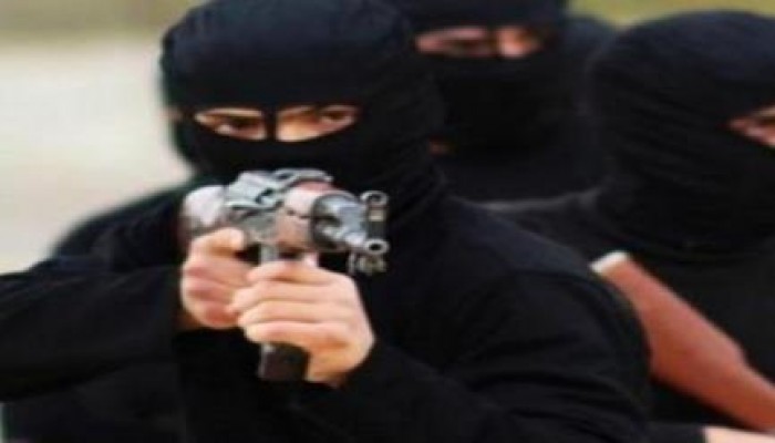 مجهولون يشعلون النيران في سنترال المرج