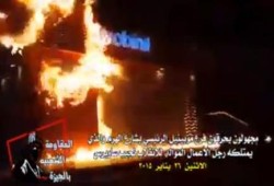 فيديو .. إحراق المقاومة الشعبية لفرع شركة موبينيل بالهرم