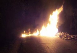 ‫‏الدقهلية‬ : حركة المقاومة الشعبية تقطع طريق (أويش الحجر - المنصورة)