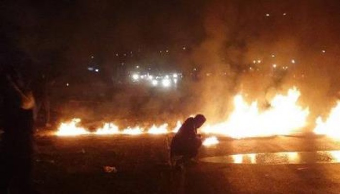 مجهولون يقطعون طريق القاهرة الإسكندرية الزراعي بطنطا (صور)