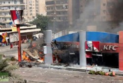 مجهولون يهاجمون فرع كنتاكي الهرم بالمولوتوف ويحرقون أجزاء منه