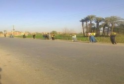 سوهاج: سلسلة بشرية لثوار المنشاه رفضا لحكم العسكر