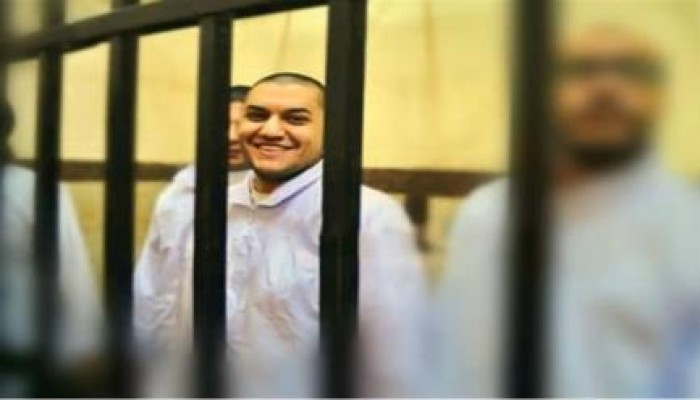 عمر حاذق من محبسه: 23 رجلا بزنزانة 3 أمتار ونتعرض للبطش يوميًّا
