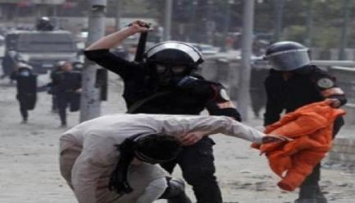 "حرية الفكر" توثق عنف مليشيات الانقلاب في انتفاضة يناير