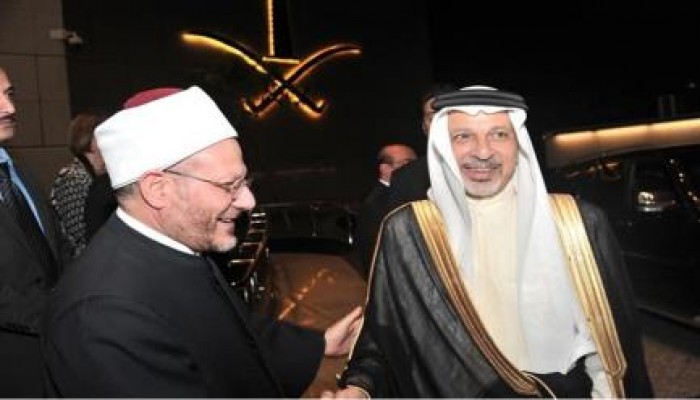 أنباء عن عزل السفير السعودي لدى القاهرة