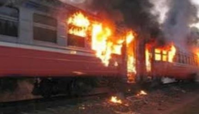 نحس الانقلاب: انفجار عبوة ناسفة بقطار القاهرة أسوان