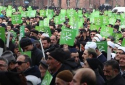 عشرات الآلاف يشاركون في مسيرة "احترام النبي ولعنة الظلم" بتركيا