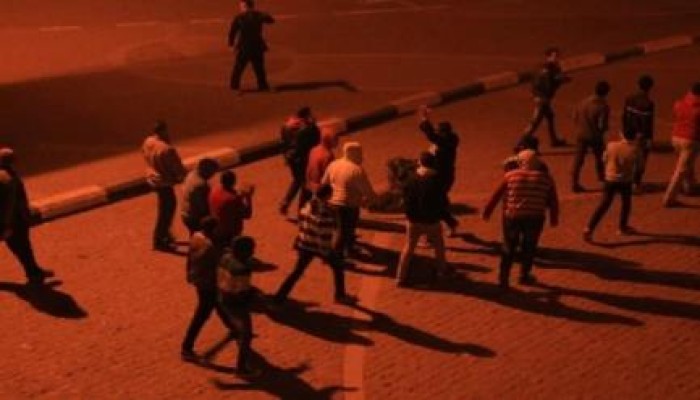 العشرات يتظاهرون بمحيط التحرير في ذكرى "موقعة الجمل"