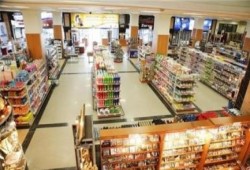 شركات الصرافة : ارتفاع الدولار في السوق الرسمية أصاب أسواق السلع بالركود