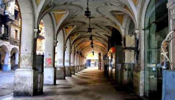 قنبلة صوت تثير الرعب في ميدان طلعت حرب وسط القاهرة