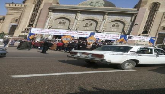 الفضيحة : وقفة الأوقاف أمام النور بأمر الوزير مقابل 30 جنيه ووجبة غذاء