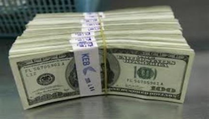 الدولار يتحدى "رامز" ويقفز لـ 8 جنيهات