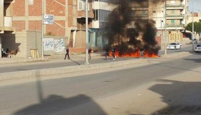 المقاومة الشعبية بسيناء تقطع طريق اسيوط بوسط مدينة العريش