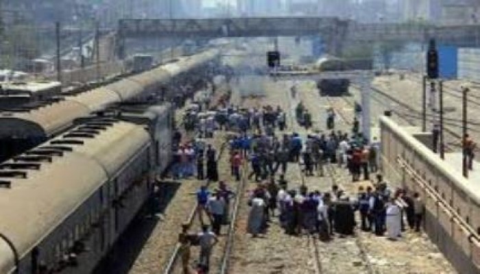 توقف حركة القطارات بـ “الجيزة” بعد العثور على قنبلة