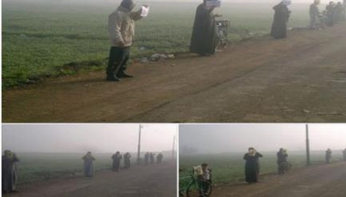 سلسلة بشرية بقرية "أوليلة" رافضة للانقلاب العسكرى