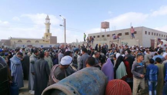 الفقراء هم الضحية.. قائد الانقلاب يصدر قانون كل 16 ساعة