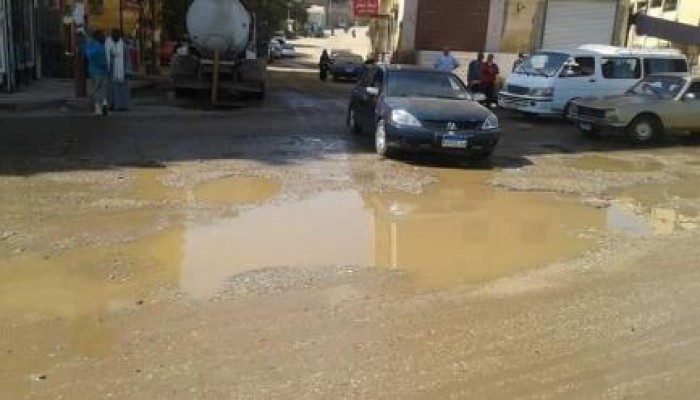 بالصور.. غرق شوارع أسوان في مياه الصرف ينذر بكارثة بيئية