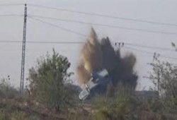 مسلحون يفجرون مدرعة برفح والامن يعتقل معلم اثناء توجه لمكان عمله