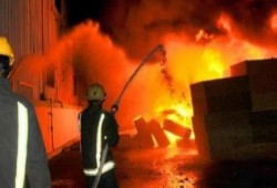 حريق هائل بمصنع مراتب فى مدينة العاشر من رمضان