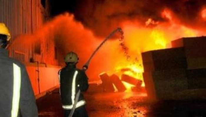 حريق هائل بمصنع مراتب فى مدينة العاشر من رمضان