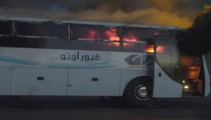 بالصور .. مجهولون يحرقون أتوبيس "غبور أوتو " أحد الشركات الداعمة للانقلاب