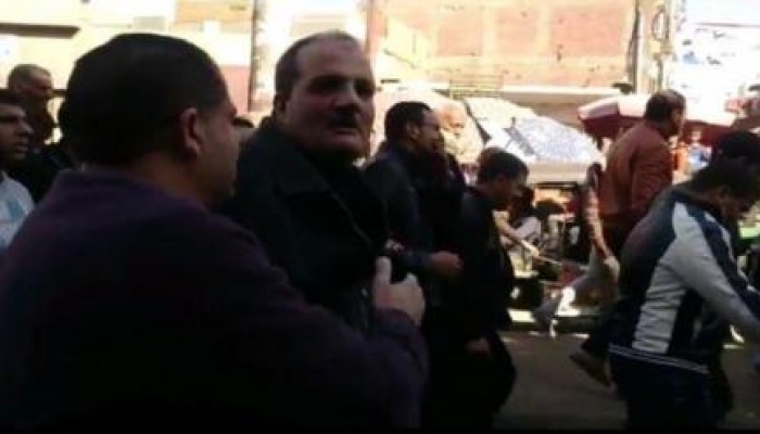 بالفيديو.. والد أحد ضحايا مجزرة الدفاع الجوي: "دم ابني في رقبتي"