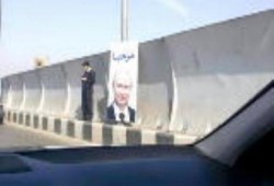 بالصور.. قوات أمن الانقلاب تحرُس صور "بوتين".. ونشطاء التواصل الاجتماعي يسخرون
