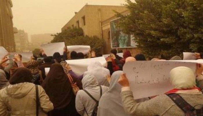 رغم العواصف الترابية .. طلاب عين شمس يتظاهرون ضد الانقلاب وجرائمه