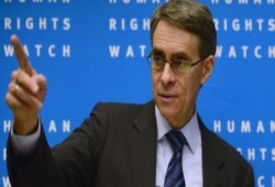 تعليق ناري لـ"كينيث روث" على هدية بوتين للسفاح