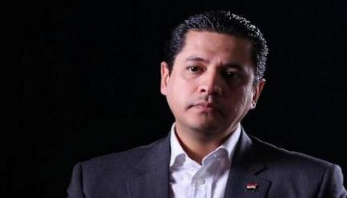 عبد الرحمن يوسف لـ"عباس": كنت بتشتغل فين قبل ما تبقى مدير مكتب الـ...؟!