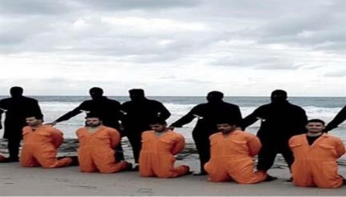 أهالي الأقباط (المذبوحين) في ليبيا  يتهمون السيسي بالعجز